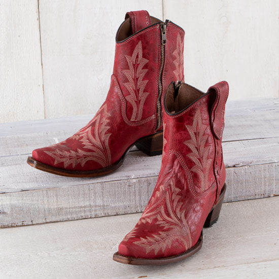 dress cowboy boots for women 12 Ways I'm Wearing a With This Summer Dusty Country Rustic Lace Halter
