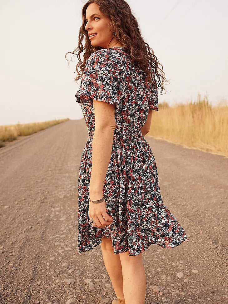 Wrangler Women's Retro® Snap Front Floral Flutter Sleeve Dress 112327233