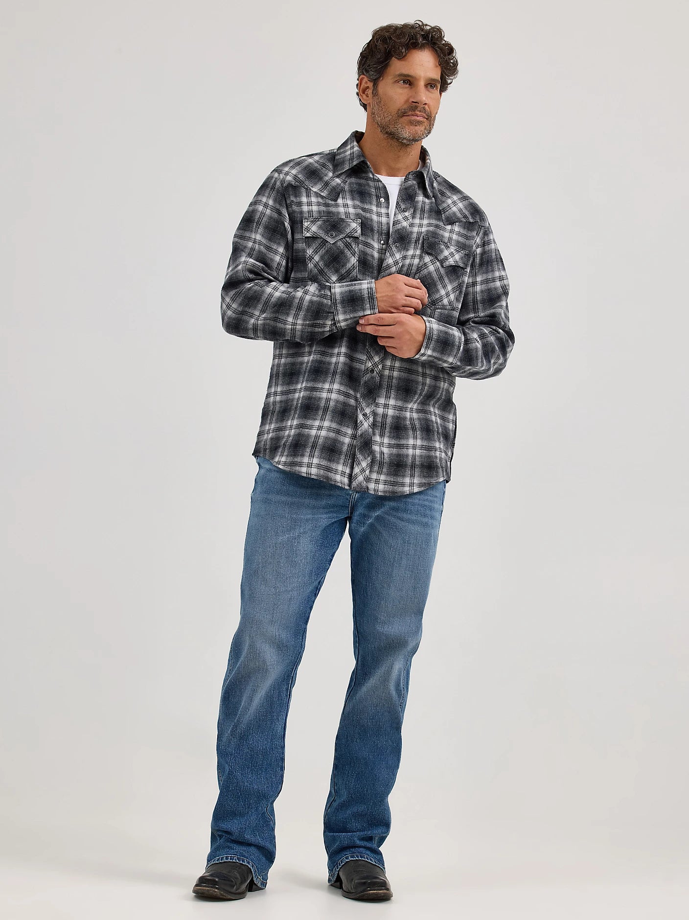 Wrangler Retro Men's Charcoal Grey Plaid Pearl Snap Long Sleeve Wrangler Retro Men's Charcoal Grey Plaid Pearl Snap Long Sleeve