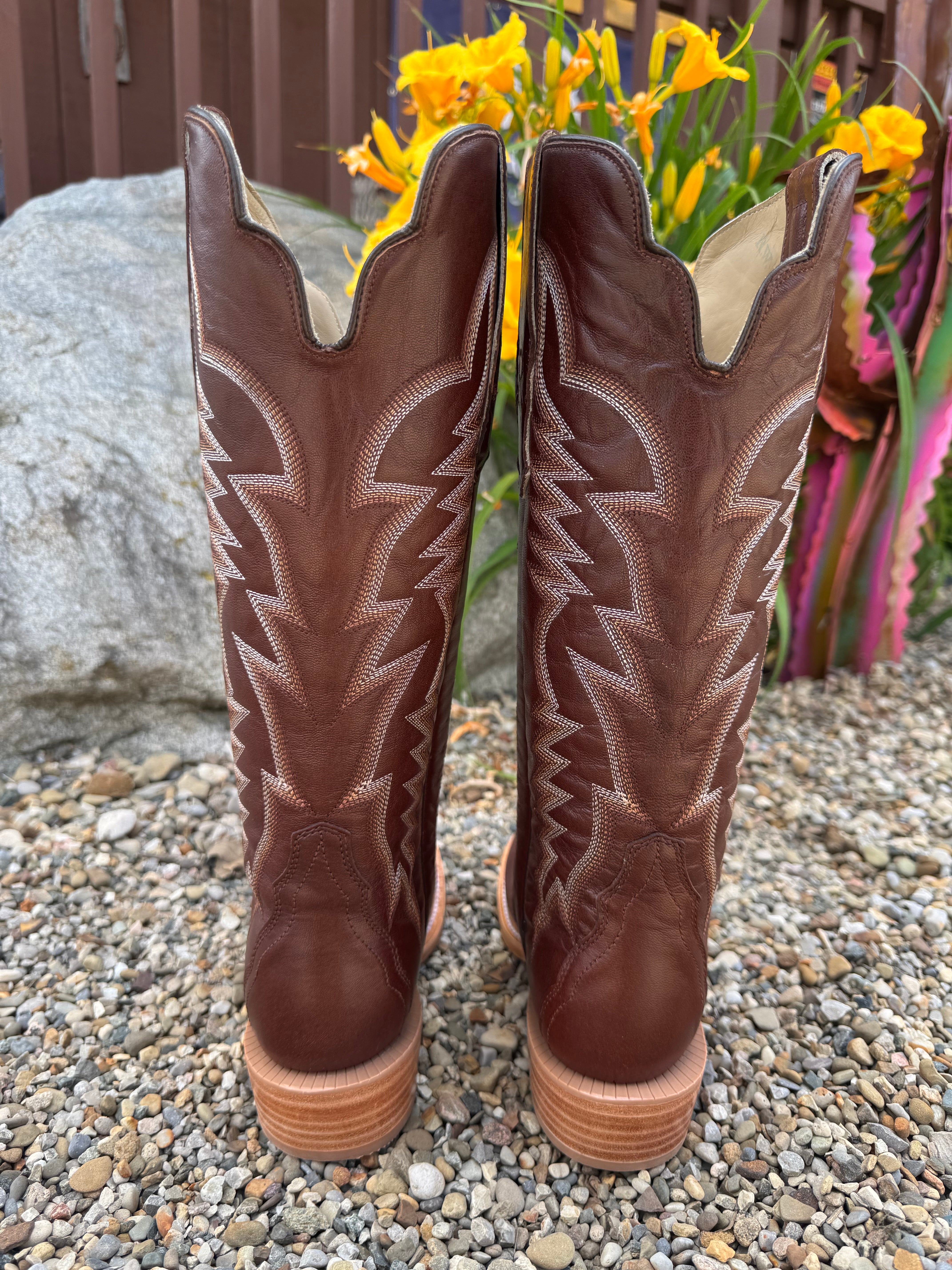 reddish brown カバーオール　ホワイト　40 レディッシュブラウン R. Watson Women's Brass Brown Narrow Square Toe Western Cowgirl