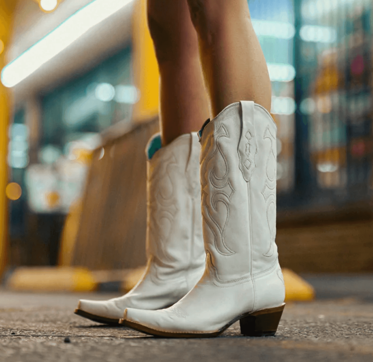 Corral Women's White Snip Toe Cowgirl Boots Z5046 | Painted