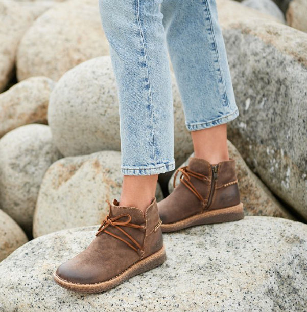 Born Women's Calyn Glazed Ginger Brown Distressed Leather Ankle