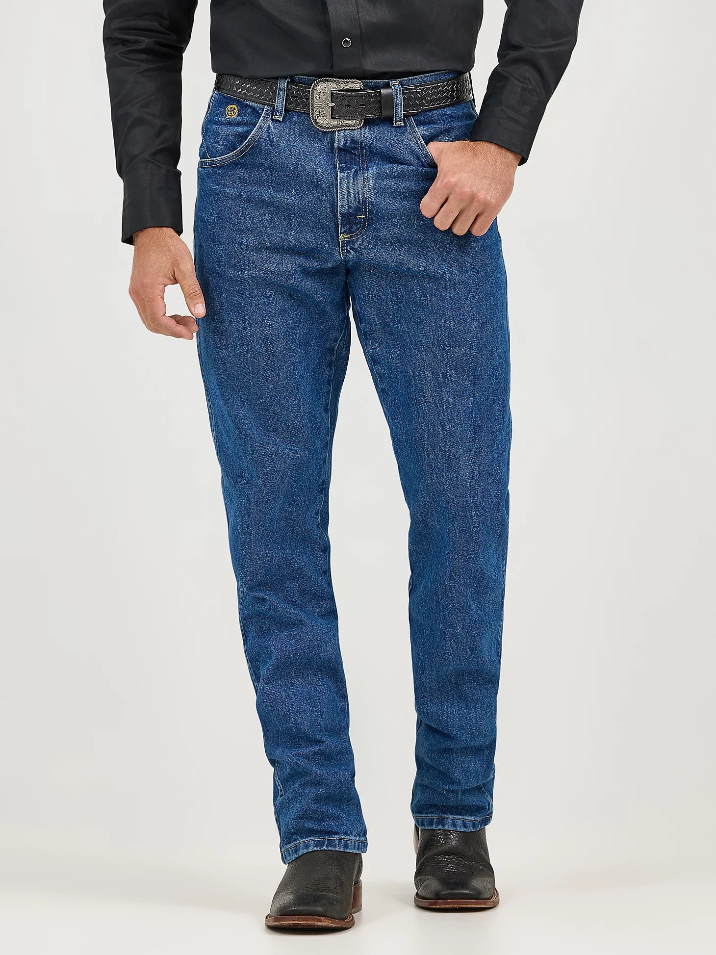 relaxed fit difference between straight and tapered jeans