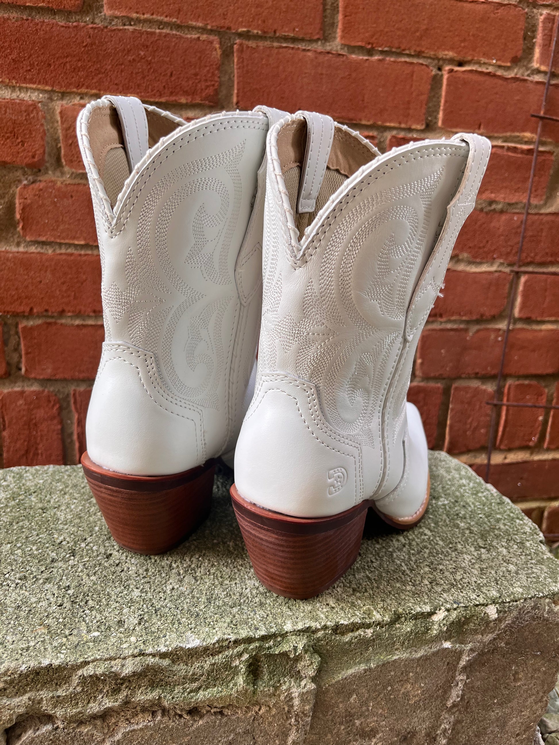 Durango Women s Crush White Cowgirl Boots DRD0465 Painted