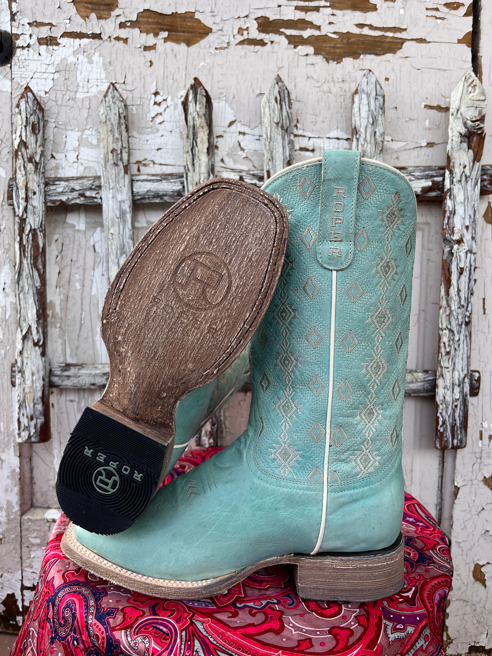 Light colored cowboy boots online