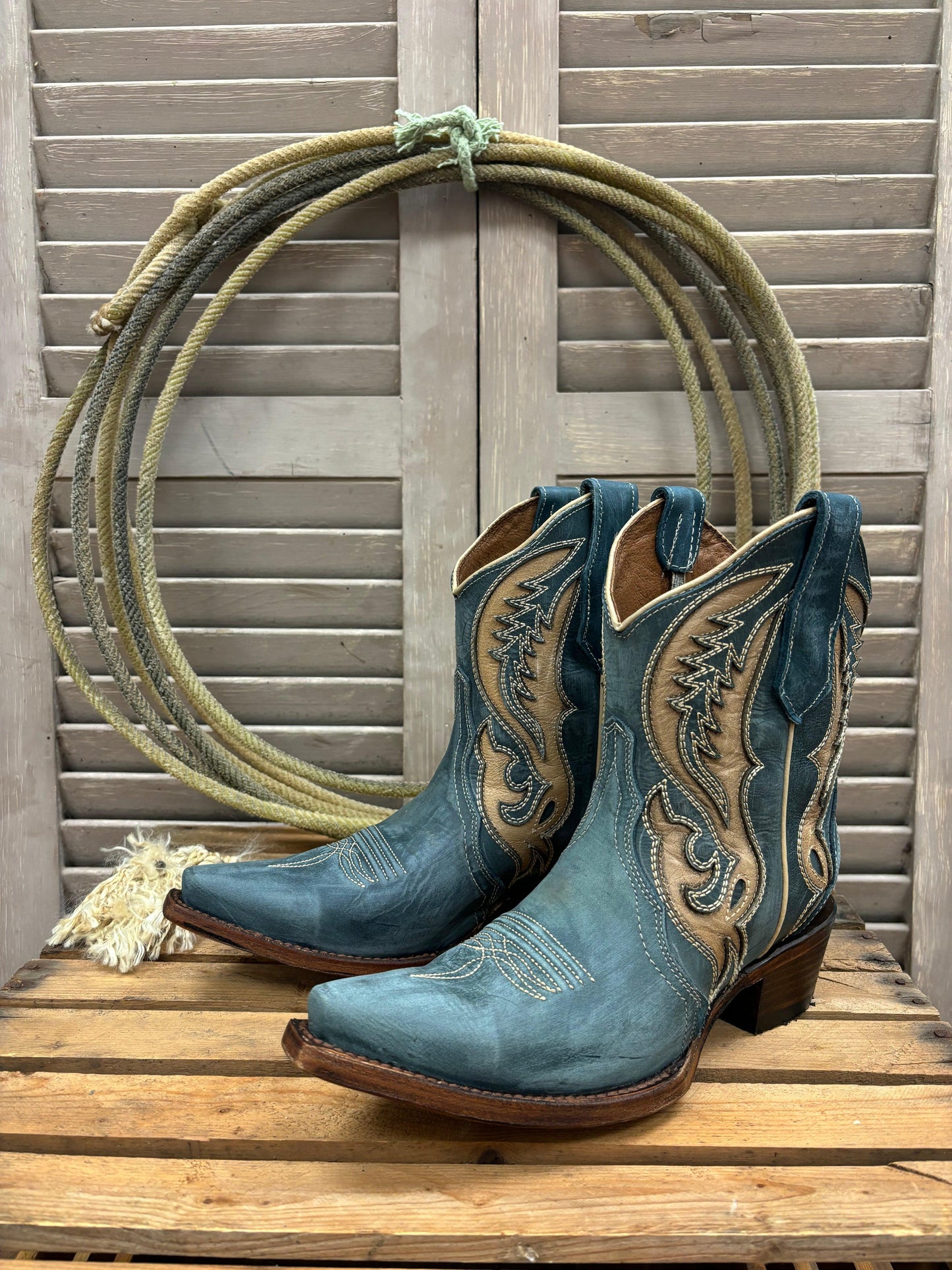 Circle G Women's Distressed Blue & Tan Inlay Cowgirl Ankle Boots L6089 6.5M Circle G Women's Distressed Blue & Tan Inlay Cowgirl Ankle Boots L6089 6.5M