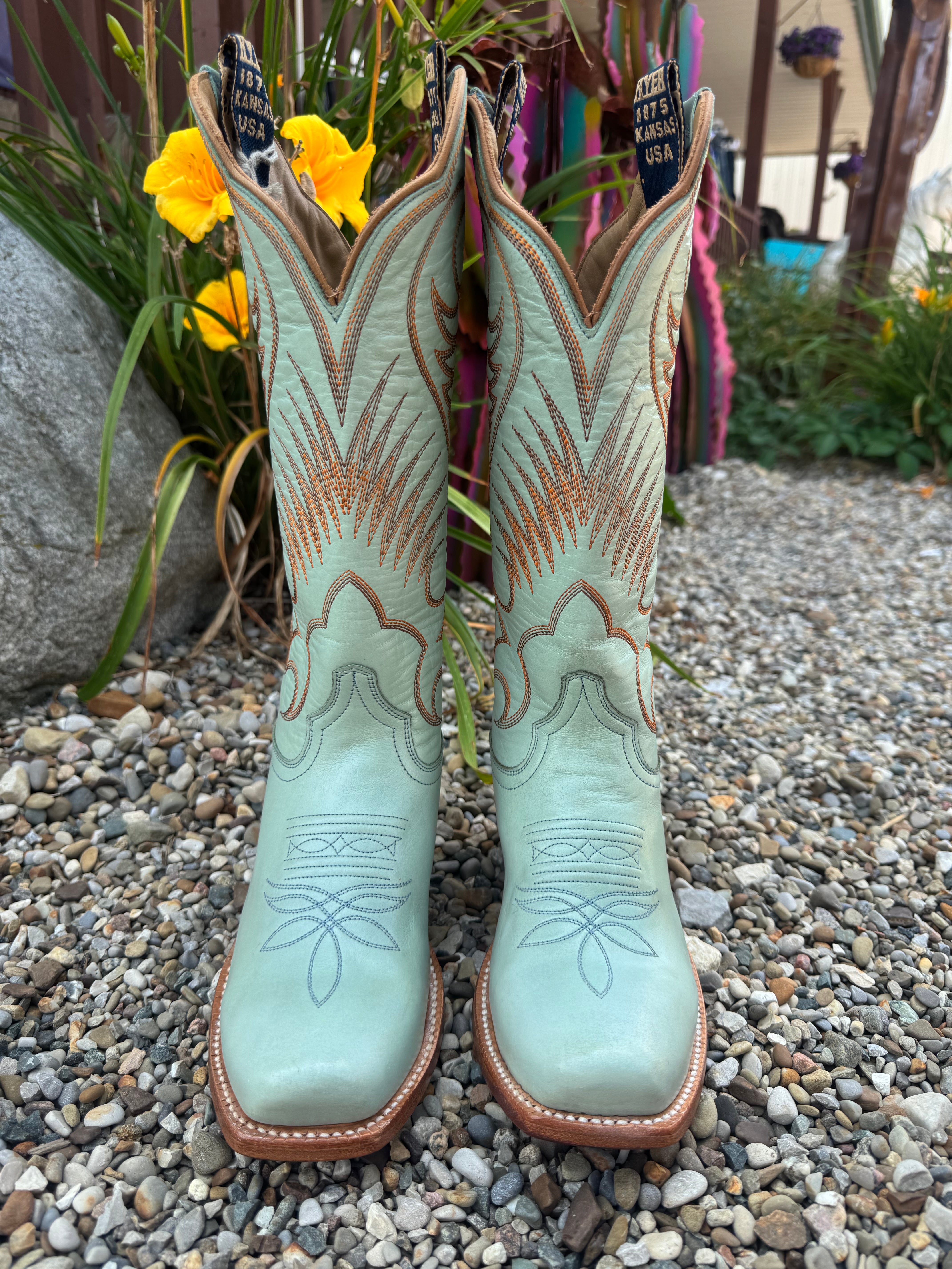Hyer Women's Leawood Robin's Egg Blue Leather Cutter Toe Cowgirl