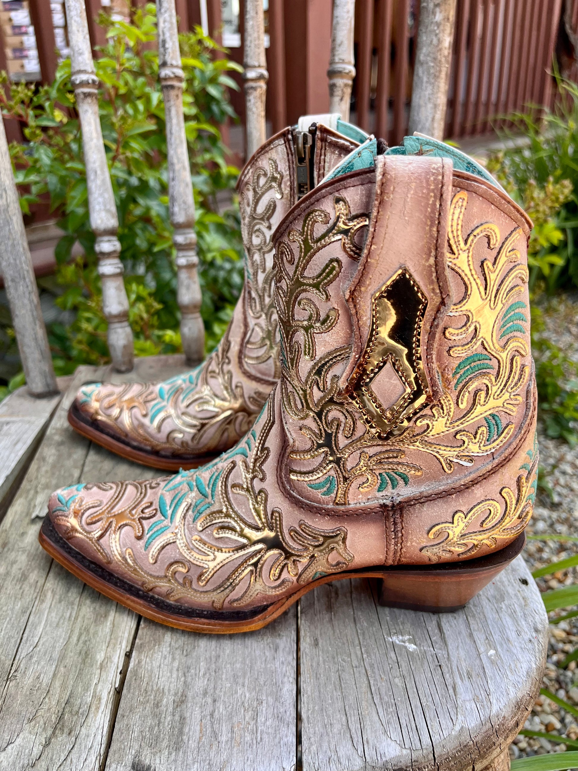 Ladies cowgirl boots discount