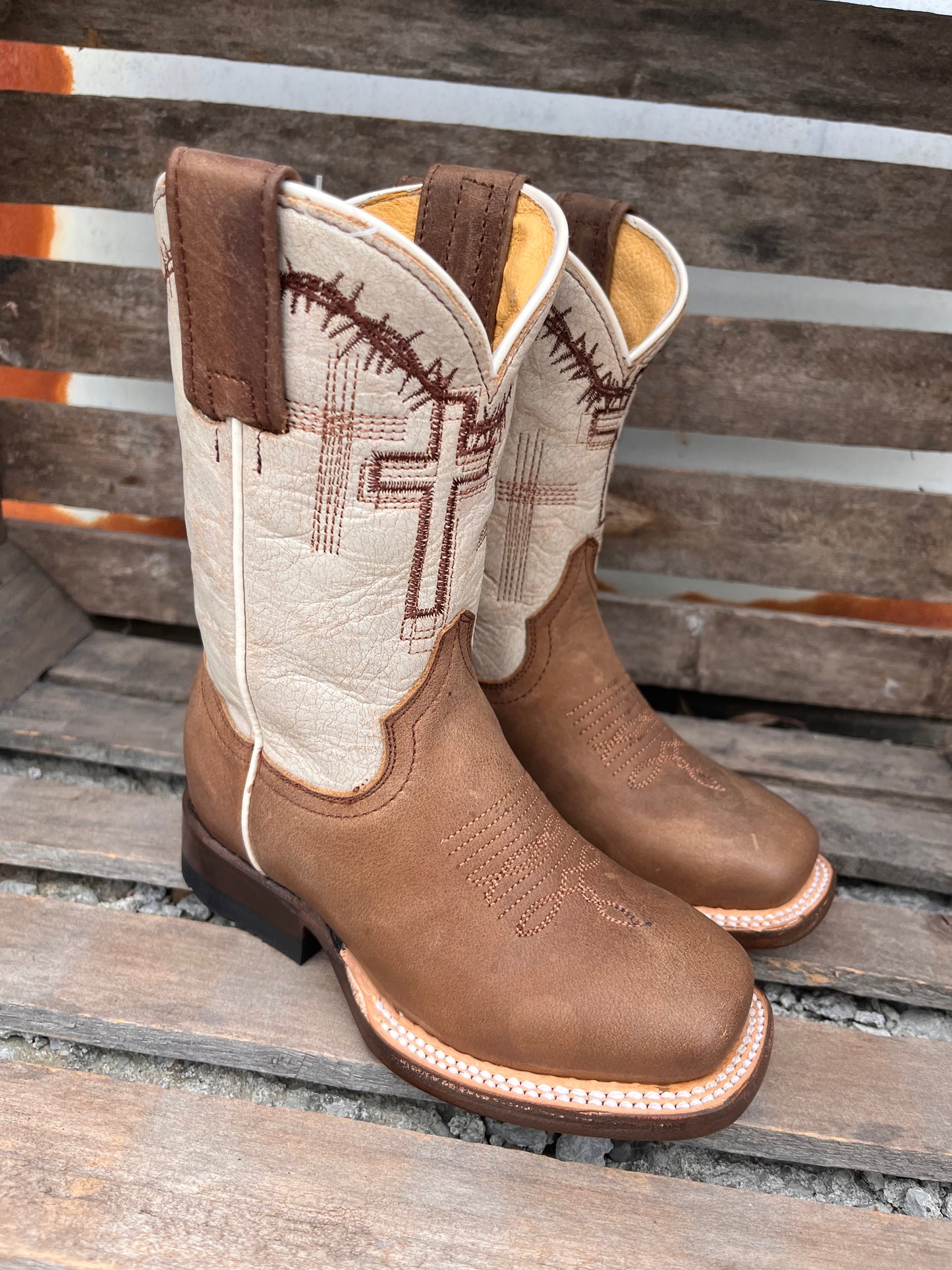 Cross clearance cowboy boots