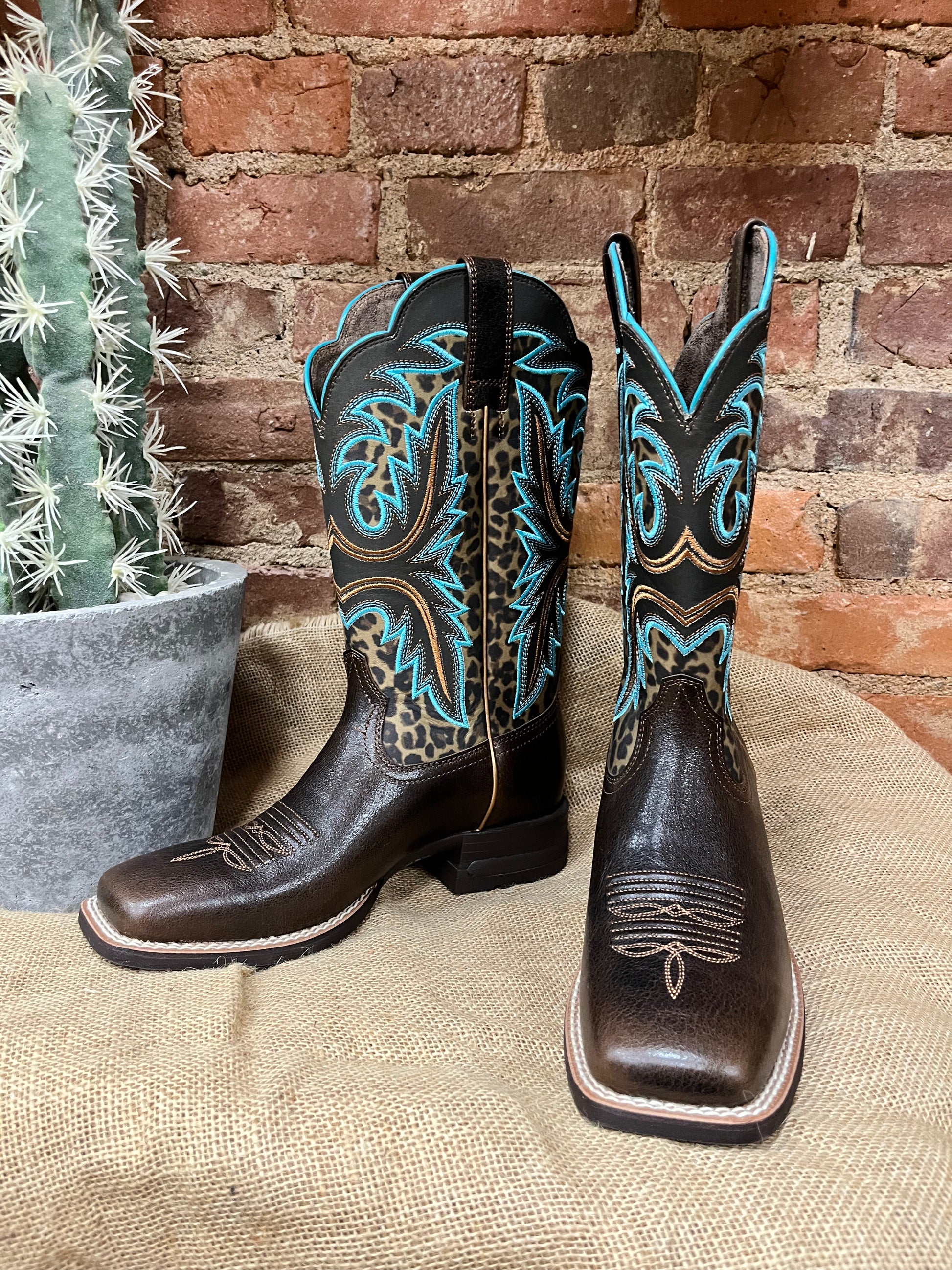 Ariat sales square toes