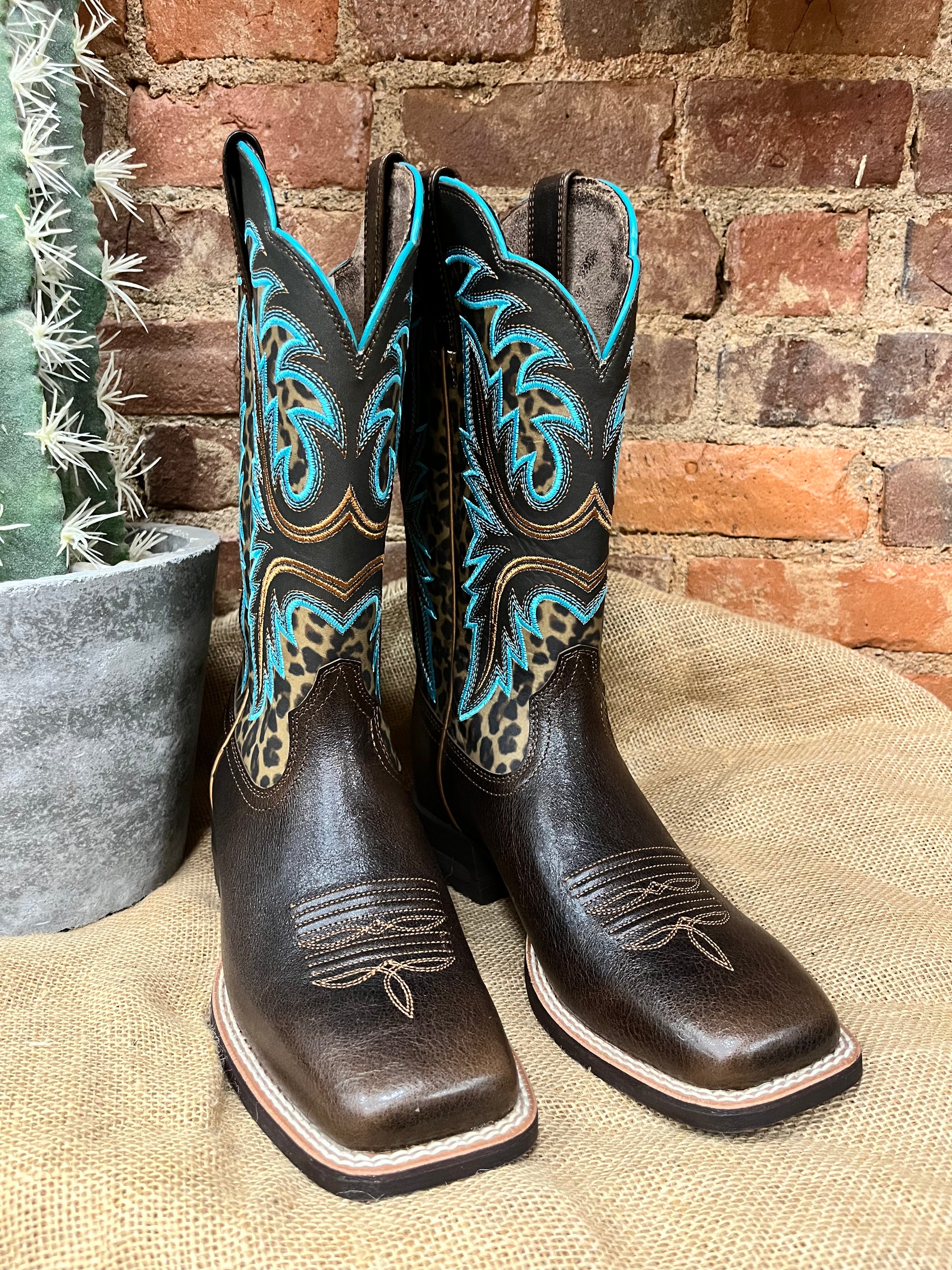 Ariat leopard 2025 print boots