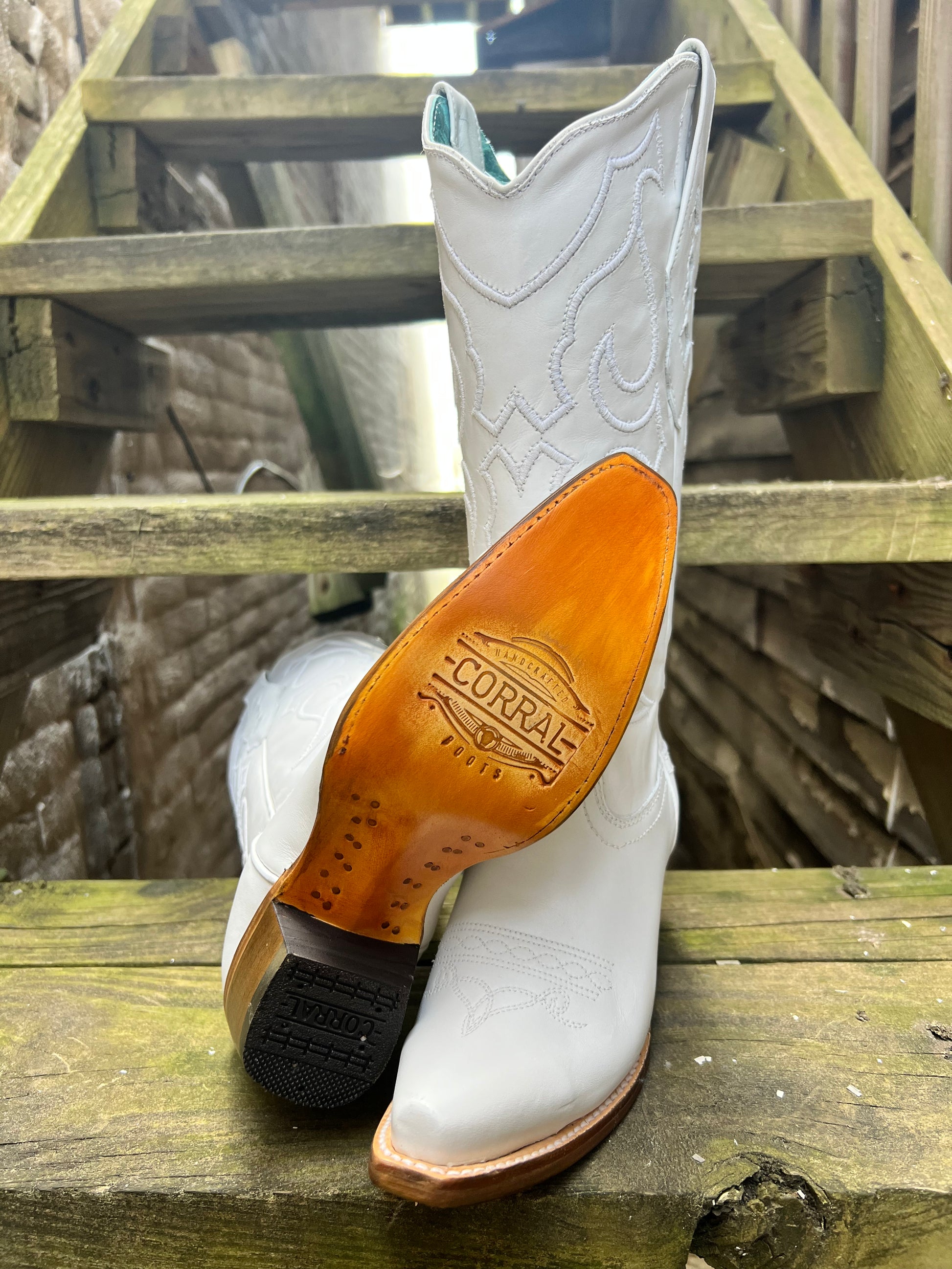 White cowboy 2025 boots mens