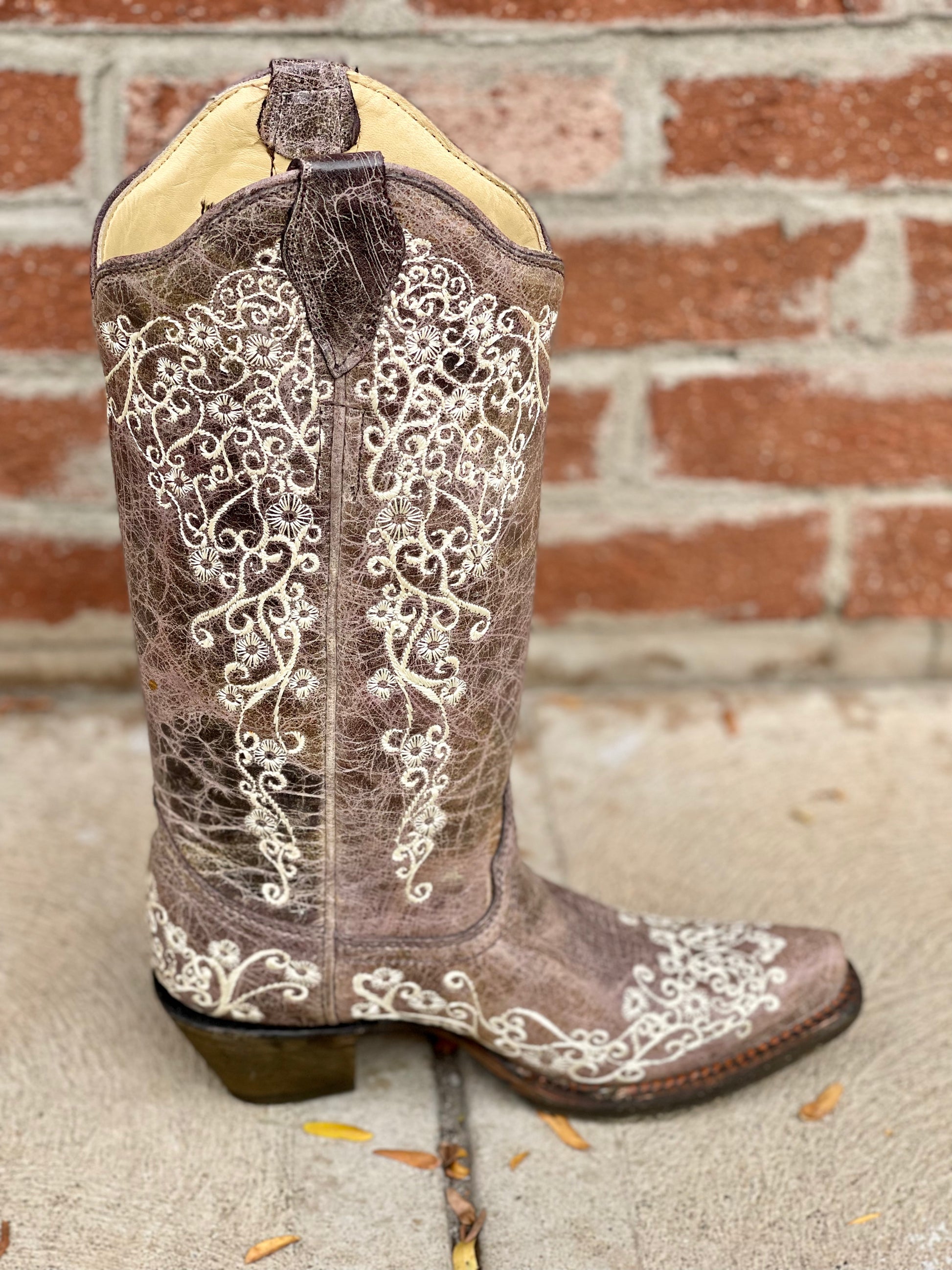 Corral Women s Crater Bone Snip Toe Cowgirl Boots A1094