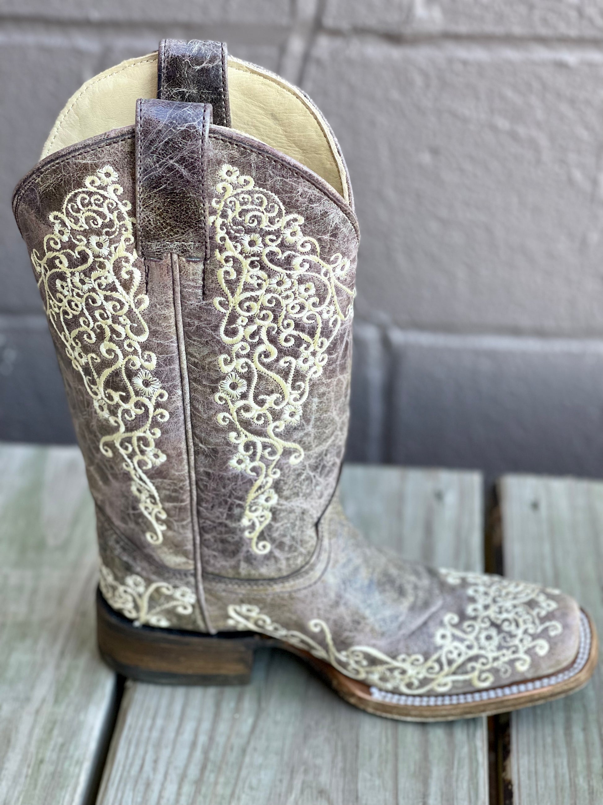 Corral crater bone embroidery 2025 boot