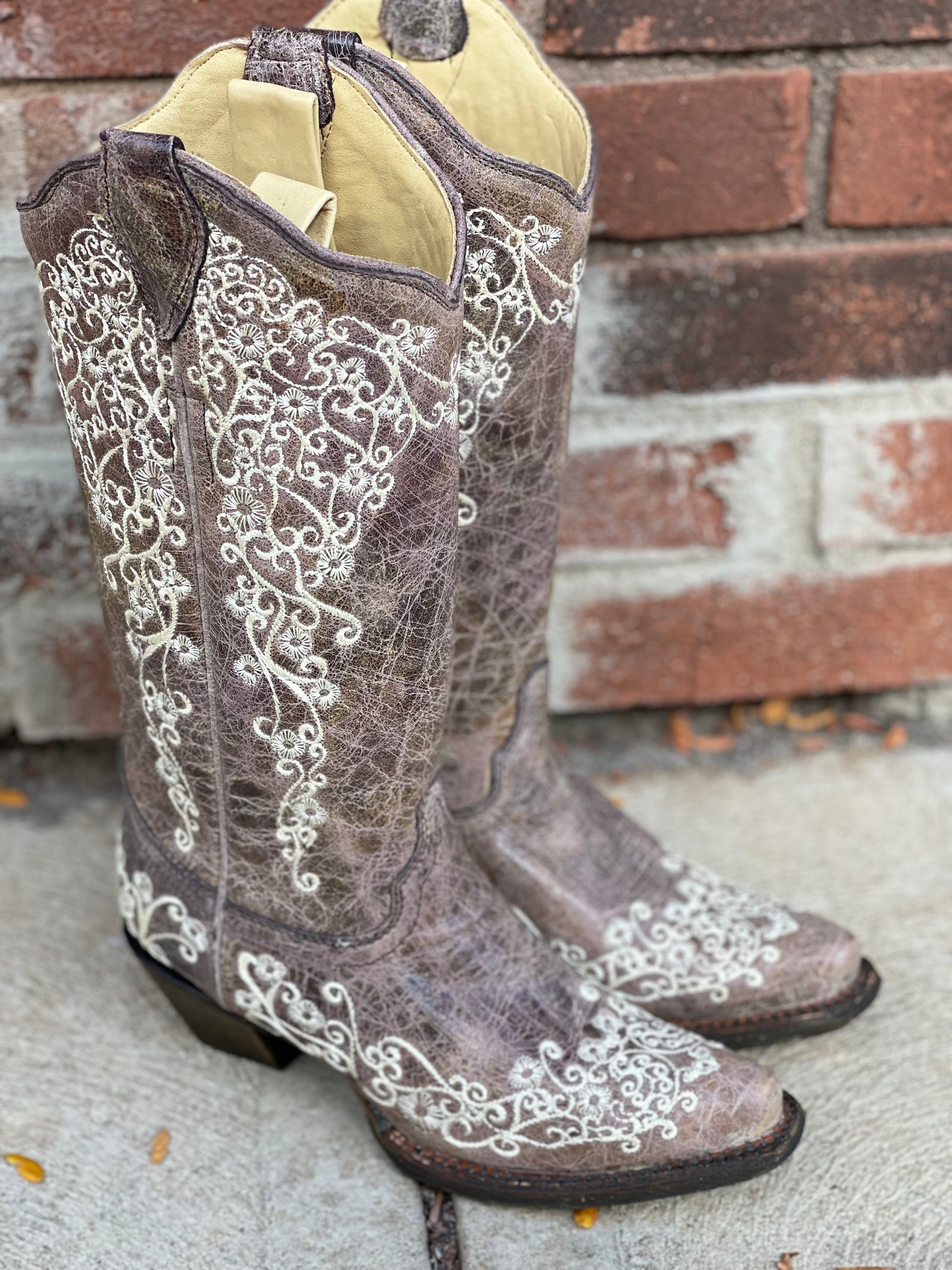 Corral bone embroidered cowboy boots hotsell