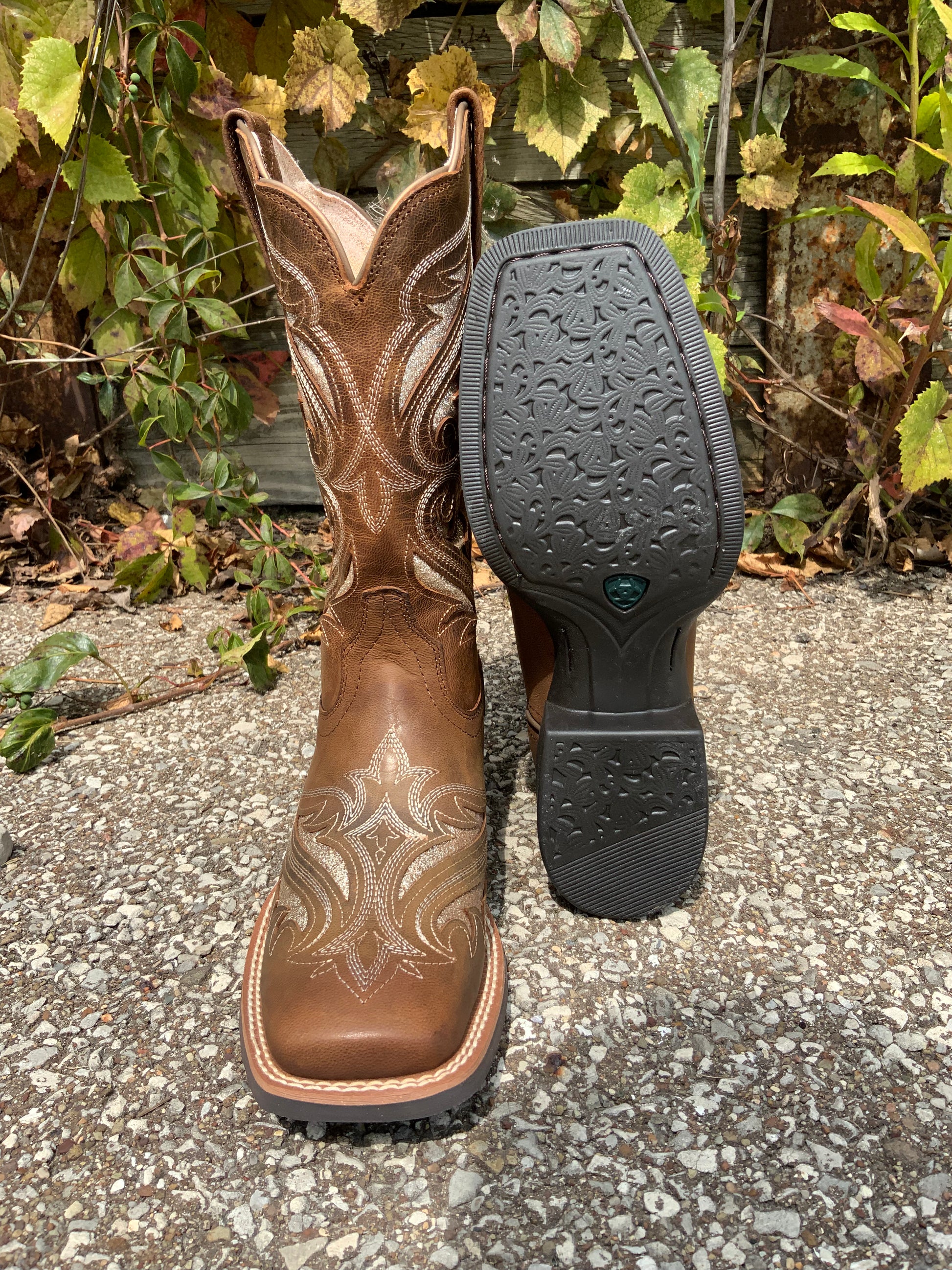 Womens cowgirl boots hot sale round toe
